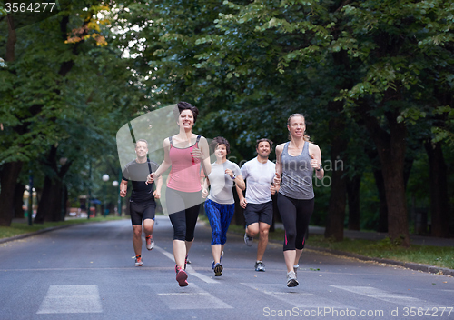 Image of people group jogging