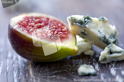 Image of figs and cheese
