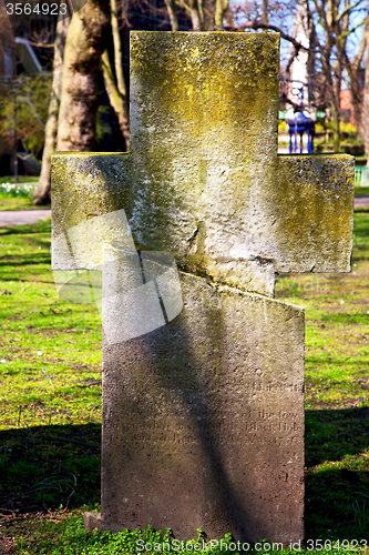 Image of in cemetery       old construction     history