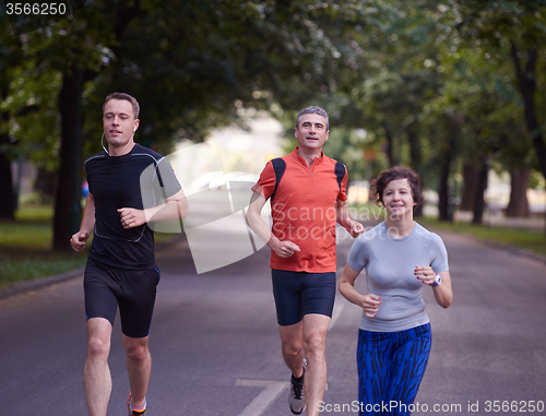 Image of people group jogging