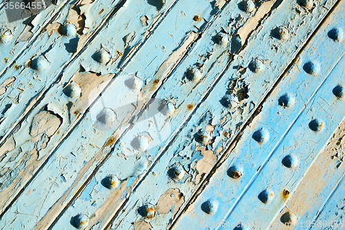 Image of dirty stripped paint in the blu nail