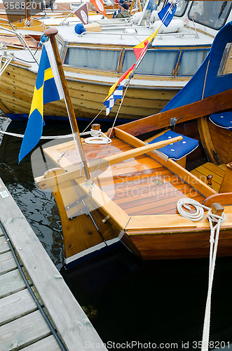 Image of back of a boat of wood