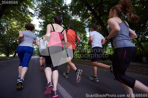 Image of people group jogging