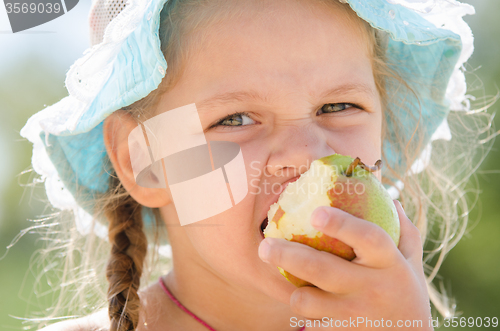 Image of Portrait of the girl in panama eagerly Kushan pear