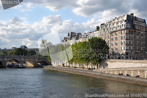 Image of Seine embankment.