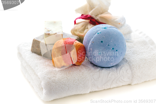 Image of White towel and bath set.