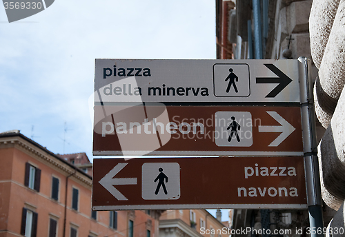 Image of Road sign indicating a street name in Italian "piazza navona","p