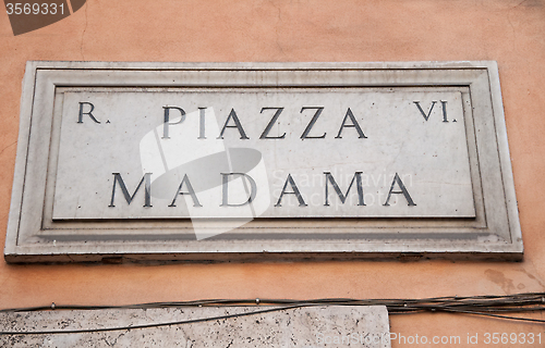 Image of 
Road sign indicating a street name in Italian "piazza Madama" i