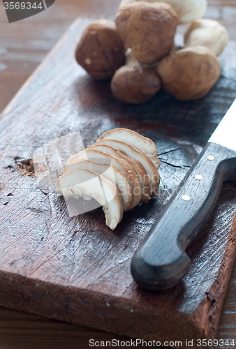 Image of 
Raw mushrooms on a wooden cutting board ready to be sliced