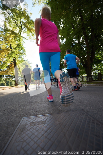 Image of people group jogging