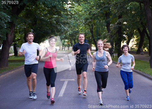 Image of people group jogging