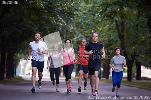 Image of people group jogging