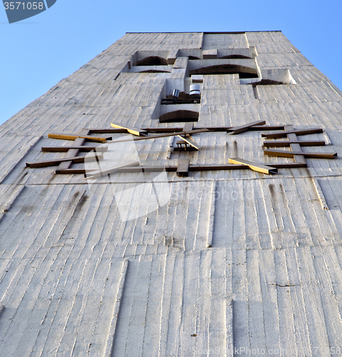 Image of in cislago old abstract    italy   the   wall gold