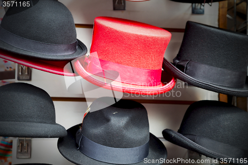 Image of in london old red hat and black  the  fashion shop