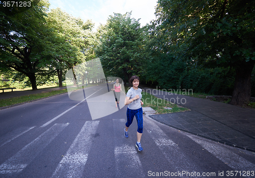 Image of people group jogging