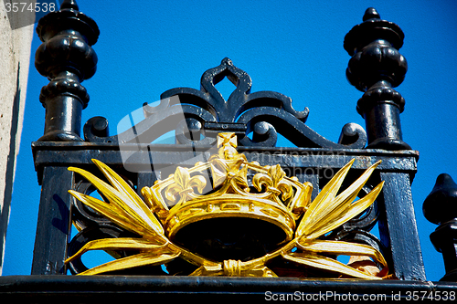 Image of in london england the old metal gate  royal palace