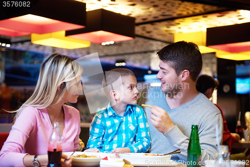 Image of family having lunch in shopping mall