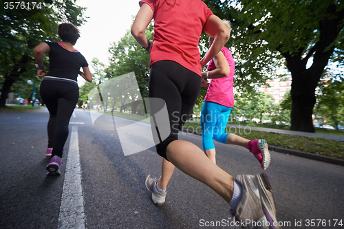 Image of people group jogging