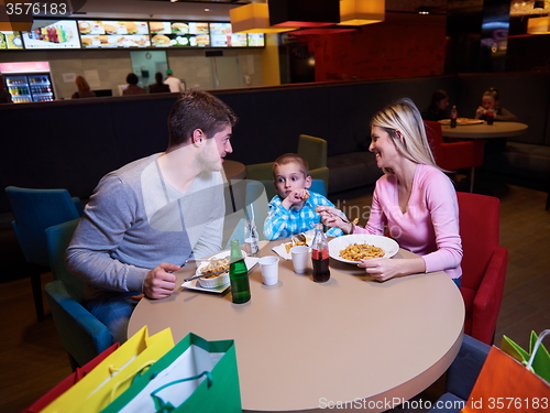 Image of family having lunch in shopping mall