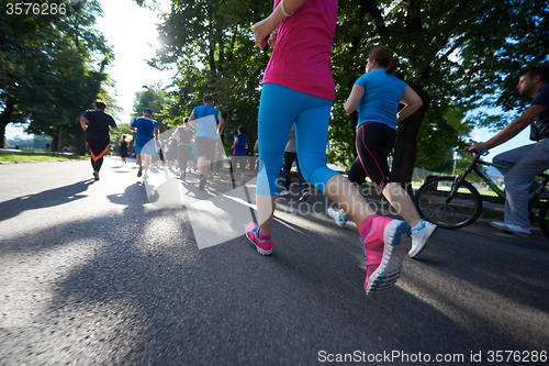 Image of people group jogging