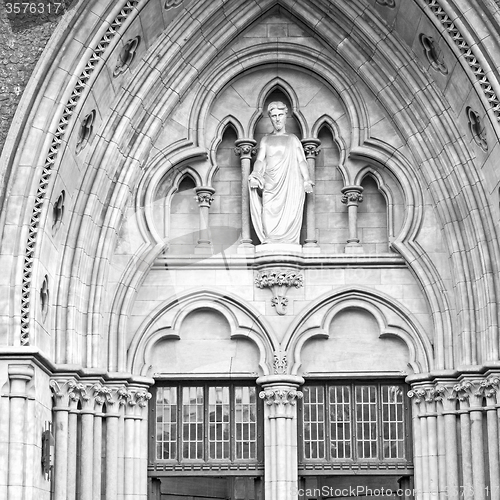 Image of door southwark  cathedral in london england old construction and