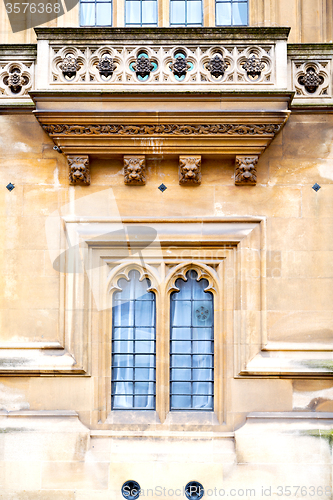 Image of old in london  historical     window    structur   reflex