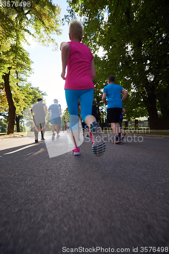 Image of people group jogging