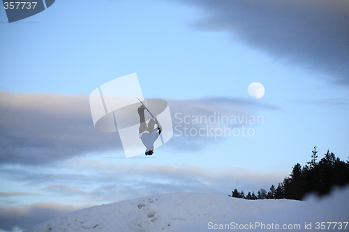 Image of Snowboardjump02 with moon behind