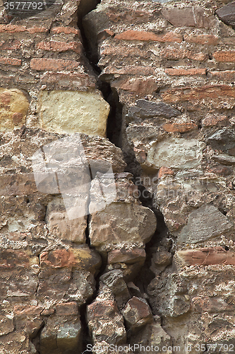 Image of Cracked wall