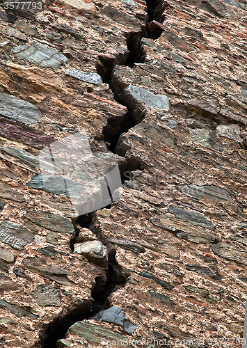 Image of Cracked wall