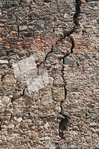 Image of Cracked wall