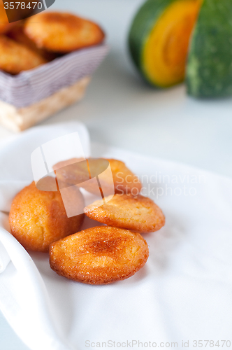 Image of Madeleine small traditional French desserts with strawberries