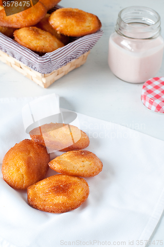 Image of Madeleine small traditional French desserts with strawberries