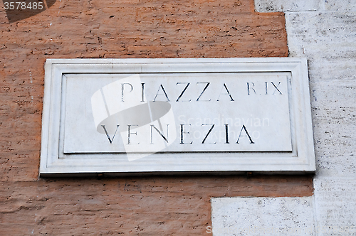 Image of Road sign indicating a street name in Italian "Piazza Venezia" i