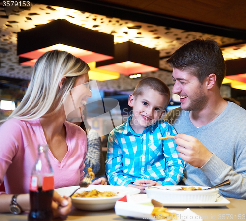 Image of family having lunch in shopping mall