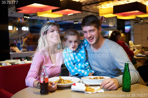 Image of family having lunch in shopping mall