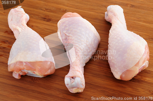 Image of Raw chicken drumsticks