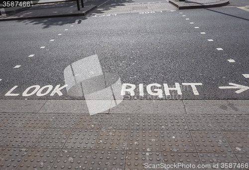 Image of Look Right sign