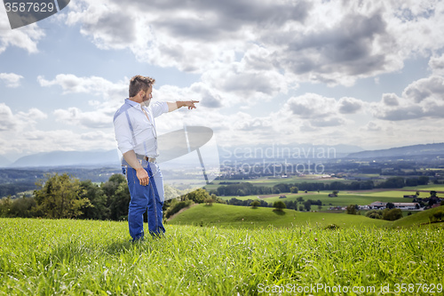 Image of man outdoors pointing