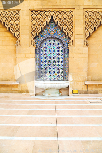 Image of fountain in   construction  mousque palace