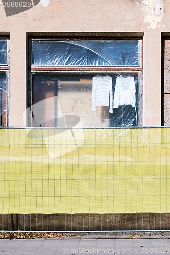 Image of old house is waiting for renovation