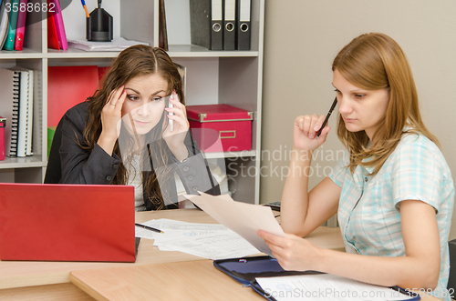 Image of Head solve the problem over the phone, anxiously awaiting employee