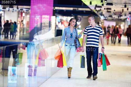 Image of young couple with shipping bags