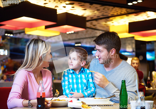 Image of family having lunch in shopping mall