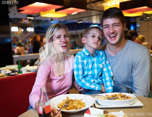 Image of family having lunch in shopping mall
