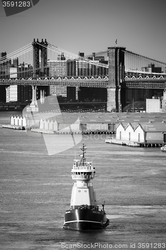 Image of Tugboat in New York City bw