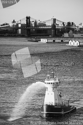 Image of Tugboat in East River bw