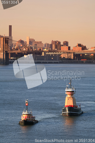 Image of Reinauer tugboats in East River