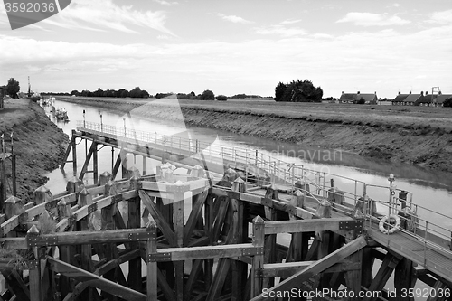 Image of Approach on River Nene at low tide to Crosskeys Bridge