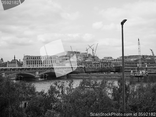 Image of Black and white Blackfriars bridge in London